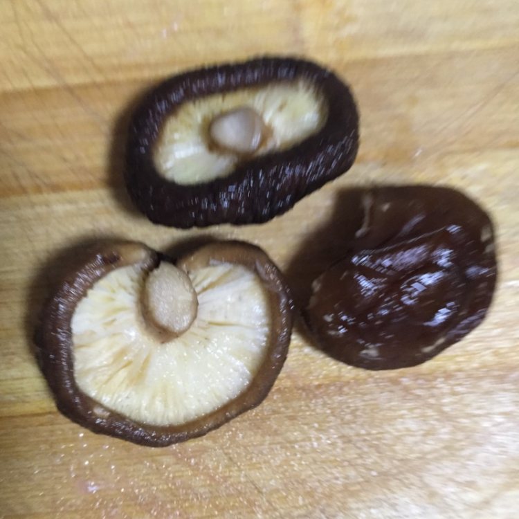 香菇肉末卷煎饼步骤3