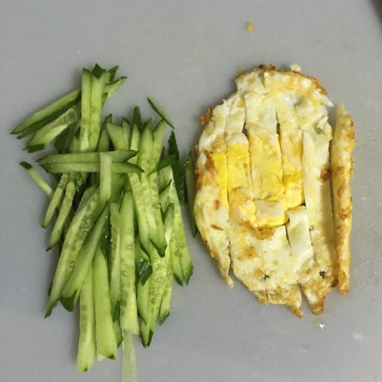 黄瓜鸡蛋卷煎饼步骤3