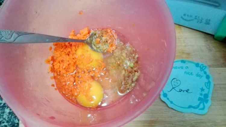 胡萝卜鲜肉蛋饼步骤1