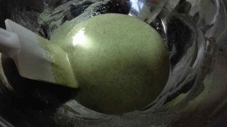 自制煎饼果子(蛋饼)步骤4