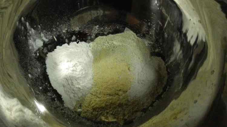 自制煎饼果子(蛋饼)步骤3