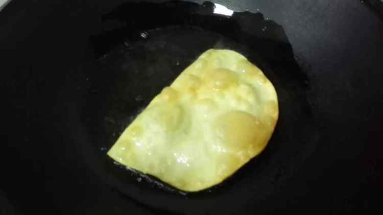 自制煎饼果子(蛋饼)步骤6