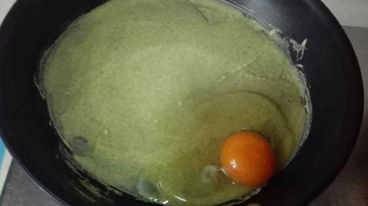 自制煎饼果子(蛋饼)步骤10