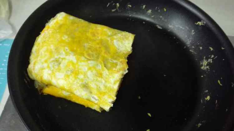自制煎饼果子(蛋饼)步骤17