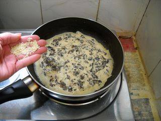 蒜须黑木耳鸡蛋饼步骤6