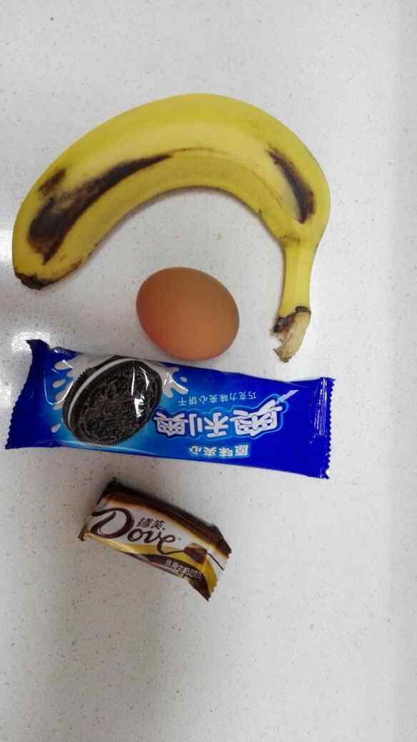 鸡蛋薄饼巧克力香蕉卷步骤1