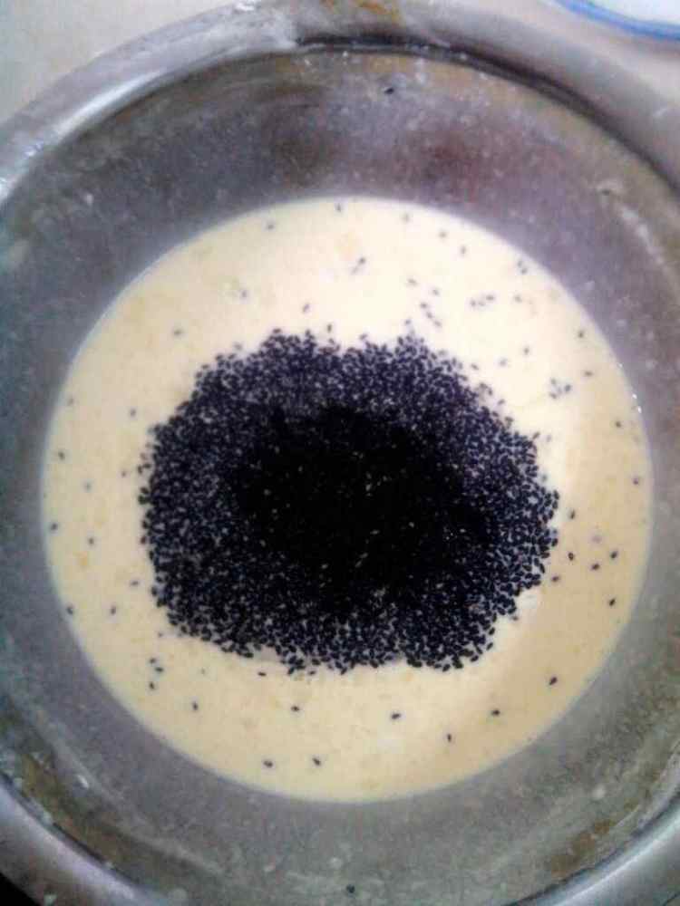 黑芝麻糯米鸡蛋饼步骤4