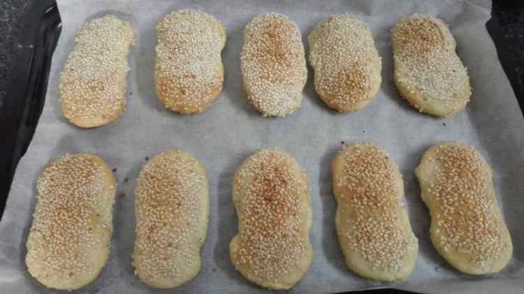 芝麻咸酥饼步骤9