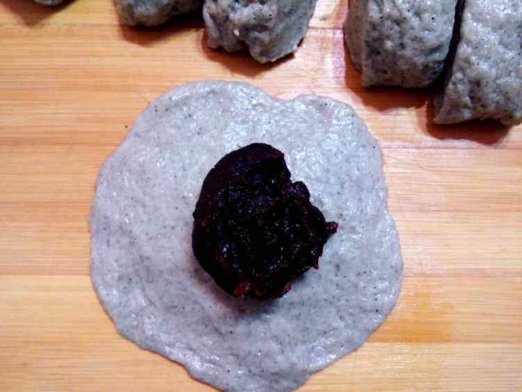 黑芝麻豆沙饼步骤4