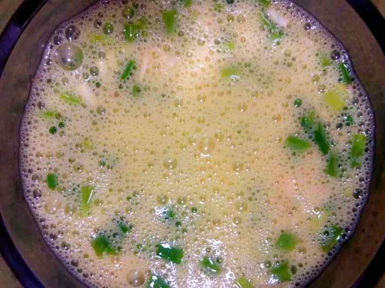 葱香鸡蛋饼步骤2