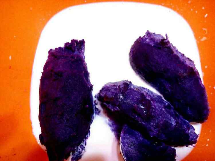 发面紫薯饼步骤1