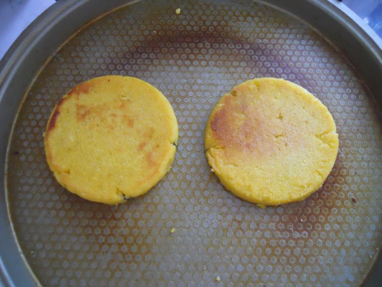 香甜玉米黑豆饼步骤9