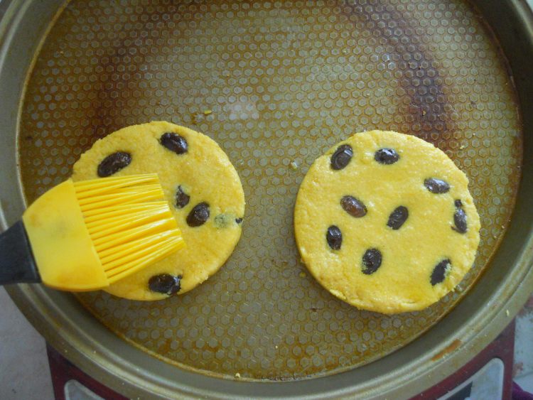 香甜玉米黑豆饼步骤7