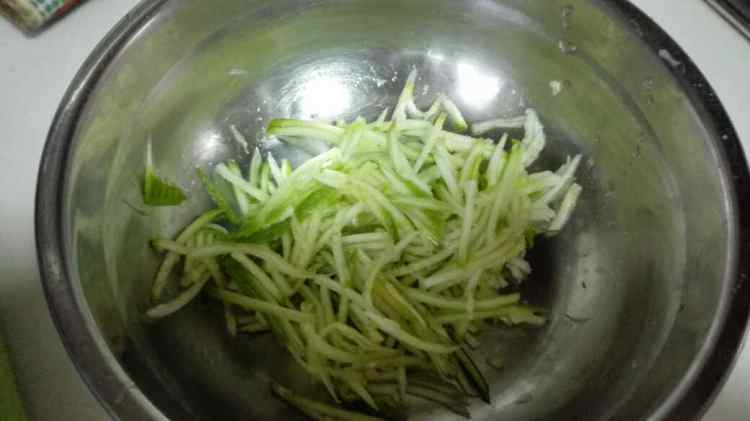 西葫芦鸡蛋灌饼步骤3