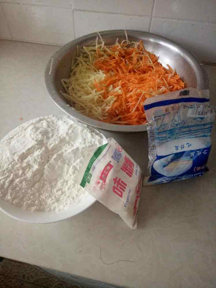 土豆胡萝卜饼步骤1