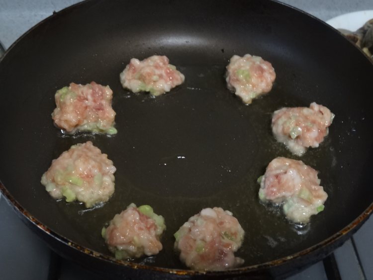 芹菜小肉饼步骤7