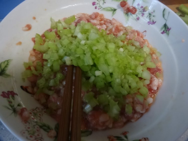 芹菜小肉饼步骤5