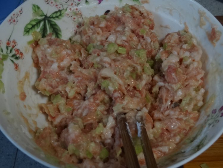 芹菜小肉饼步骤6