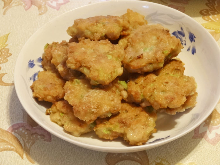 芹菜小肉饼步骤9