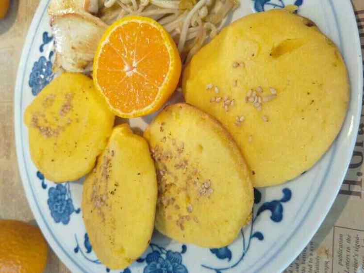 奶香玉米面芝麻饼步骤8