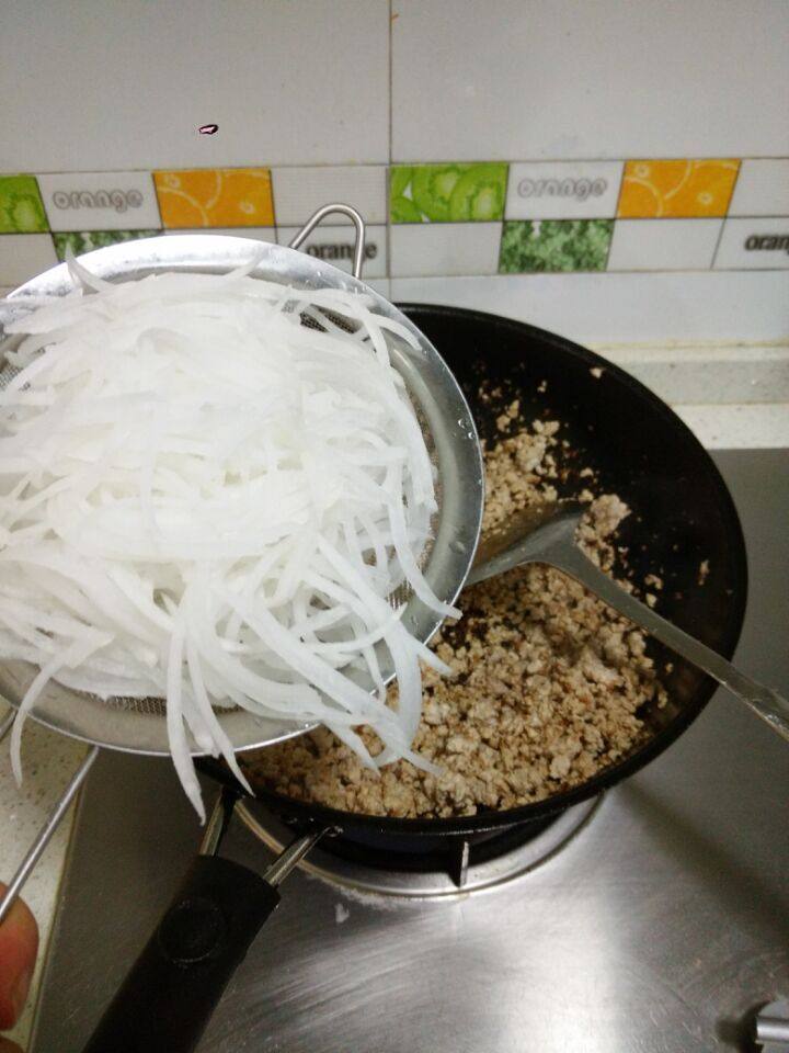 芝麻鲜肉萝卜丝饼步骤4