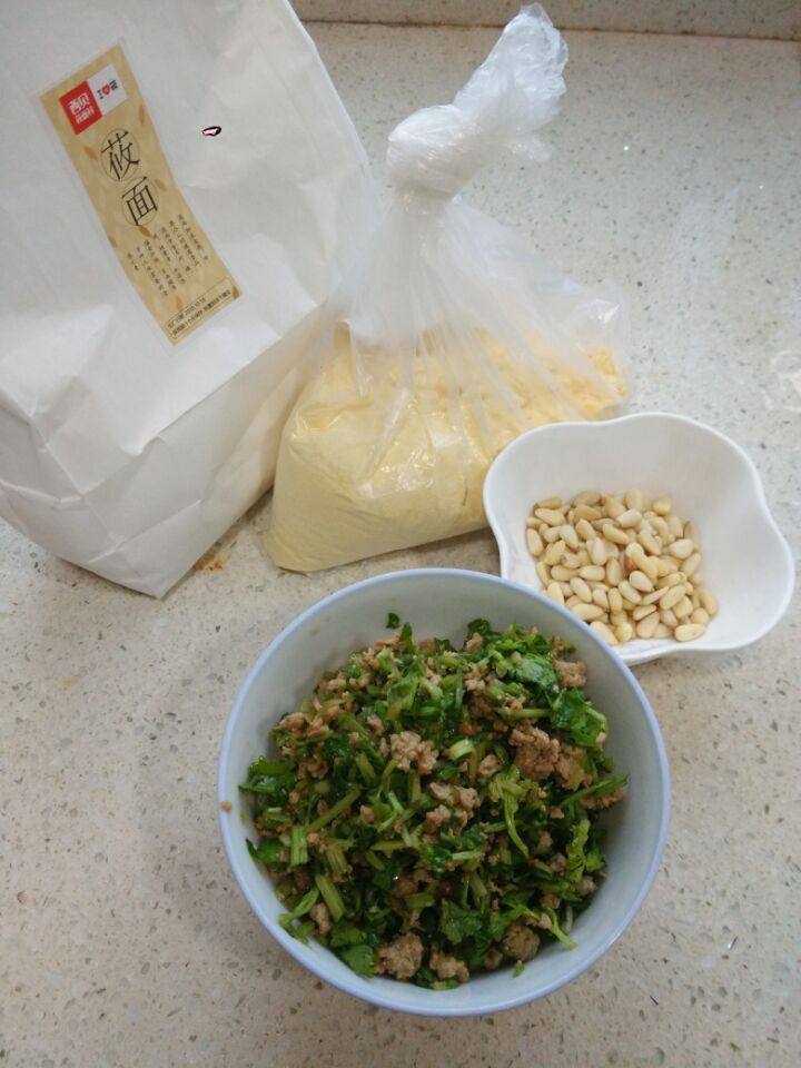 芹菜肉末莜面饼步骤1