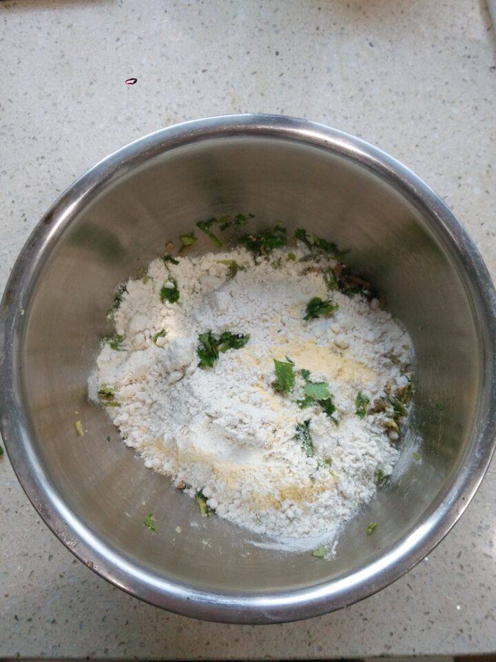 芹菜肉末莜面饼步骤2