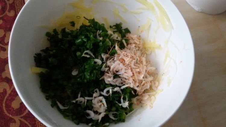 土豆虾饼步骤2