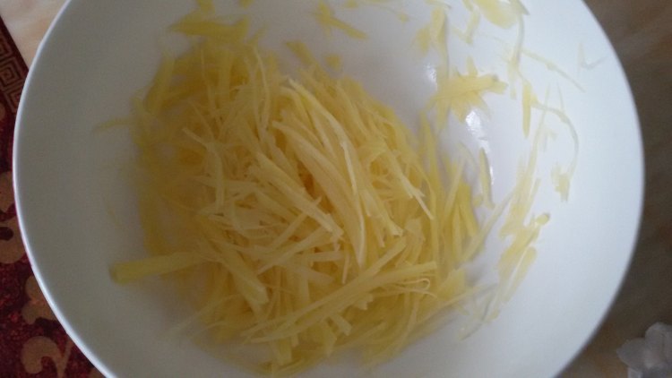 土豆虾饼步骤1
