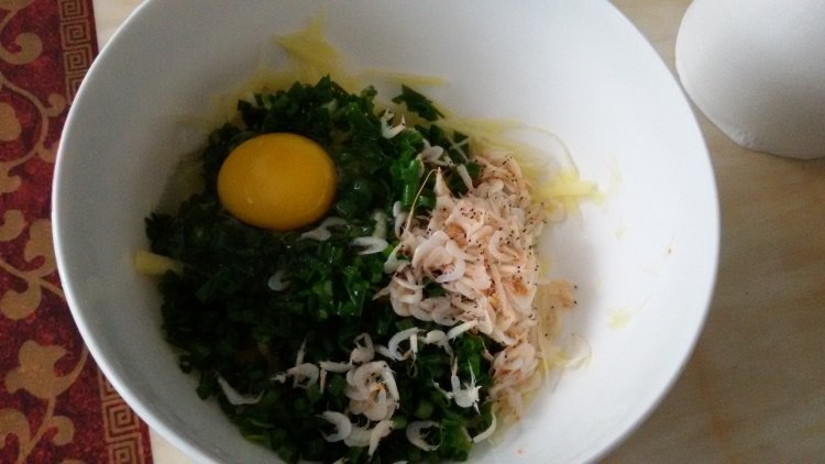 土豆虾饼步骤3