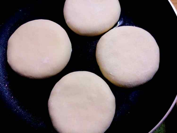 烙发面馅饼步骤6