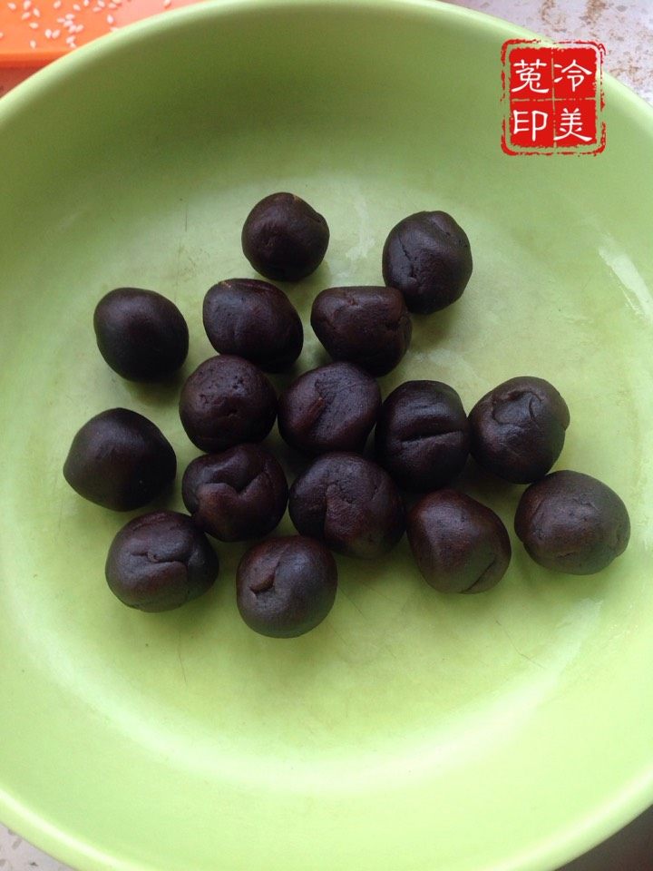 土豆枣泥芝麻饼步骤7