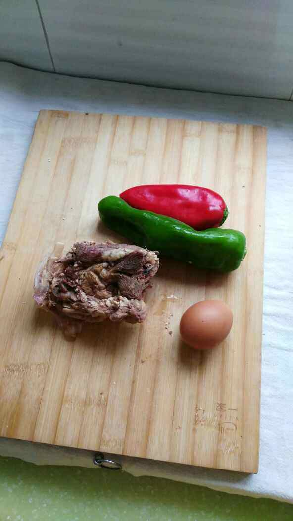双椒牛肉鸡蛋米饭饼步骤1