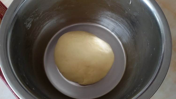 红豆沙蛋黄酥步骤5