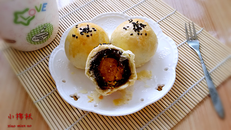 红豆沙蛋黄酥步骤16