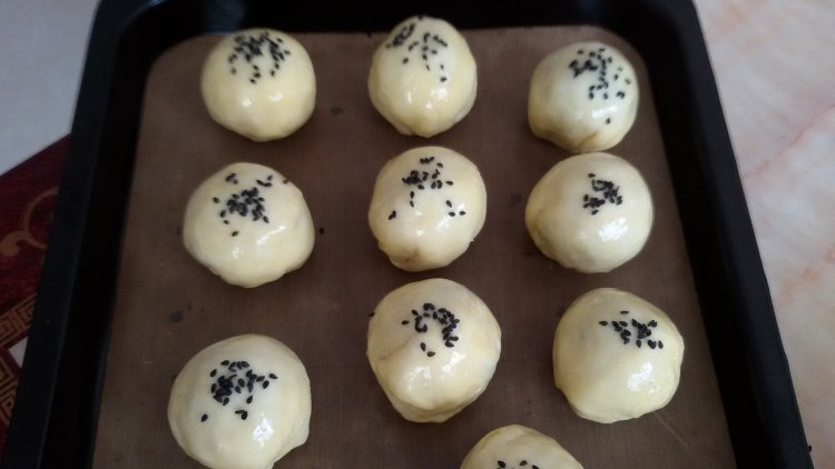 红豆沙蛋黄酥步骤14