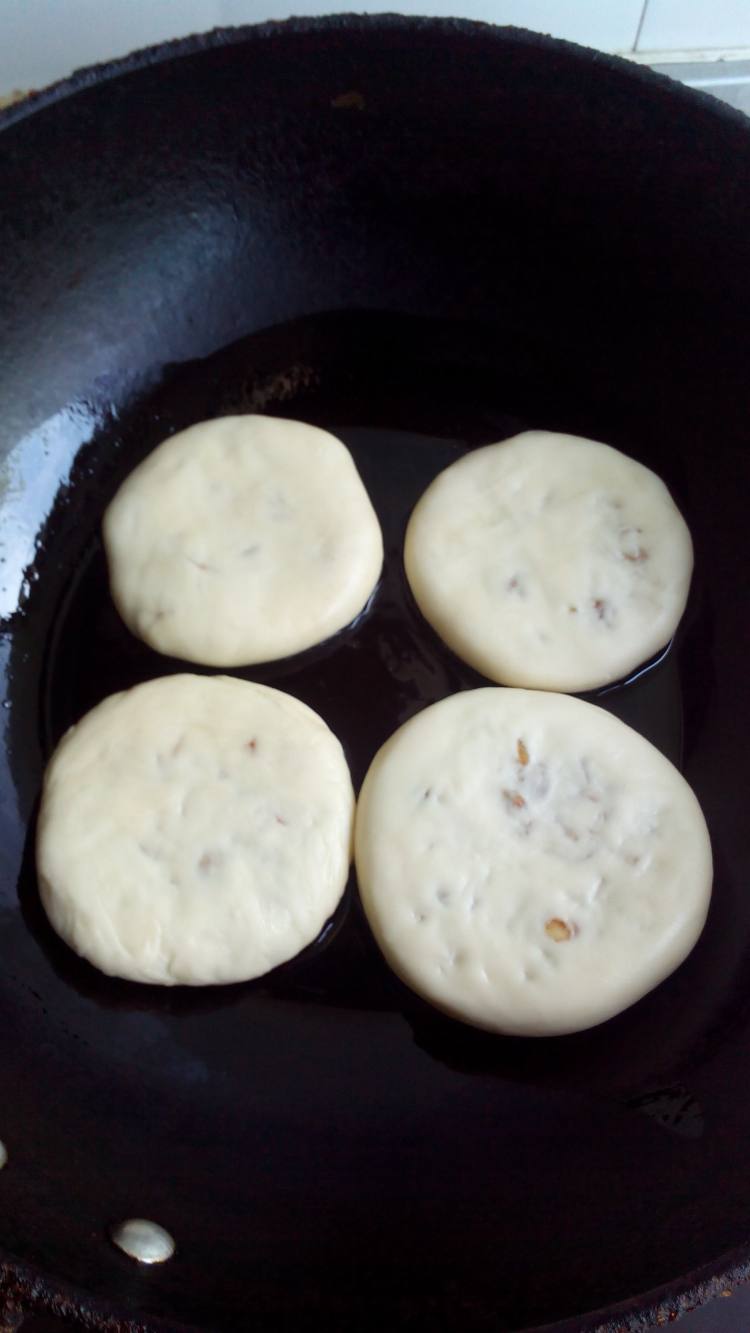 自制花生肉松饼步骤18