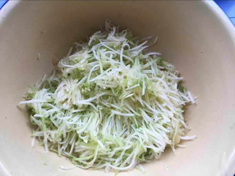 西葫芦鸡蛋煎饼步骤2