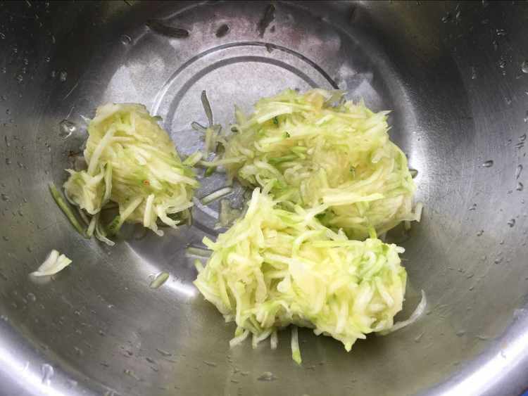 西葫芦鸡蛋煎饼步骤3