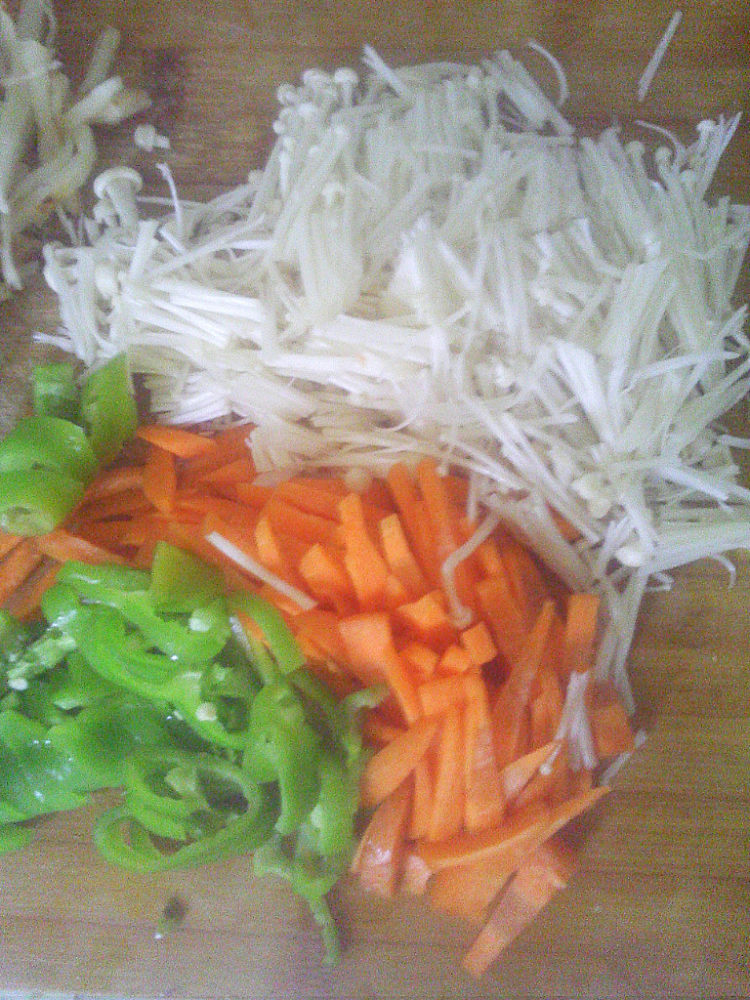 金针菇炒饼步骤3