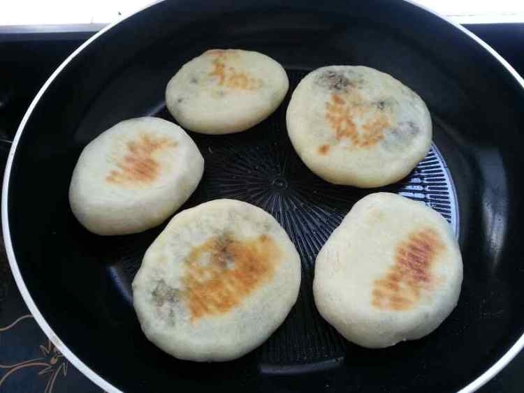黑木耳馅饼步骤8