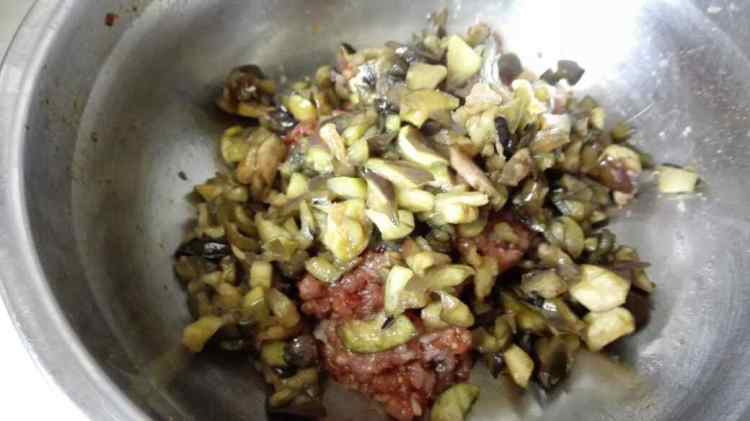 茄子肉糜荞麦千层饼步骤3