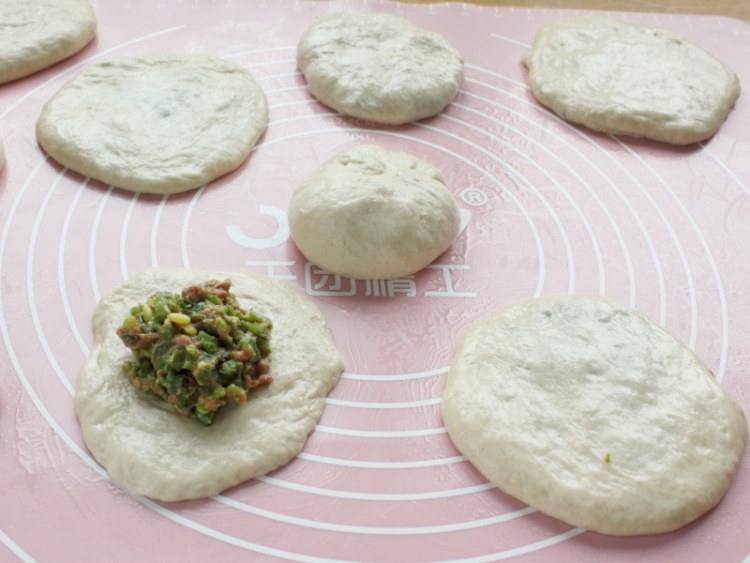 豆角牛肉馅饼步骤6