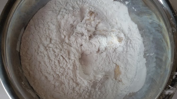 【手工美食】香煎芝麻步骤1