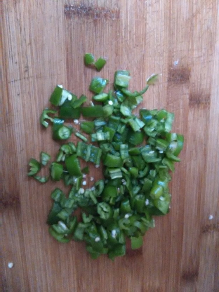 【手工美食】青椒鸡蛋步骤2