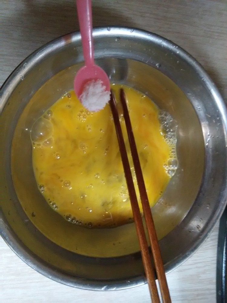 【手工美食】青椒鸡蛋步骤3