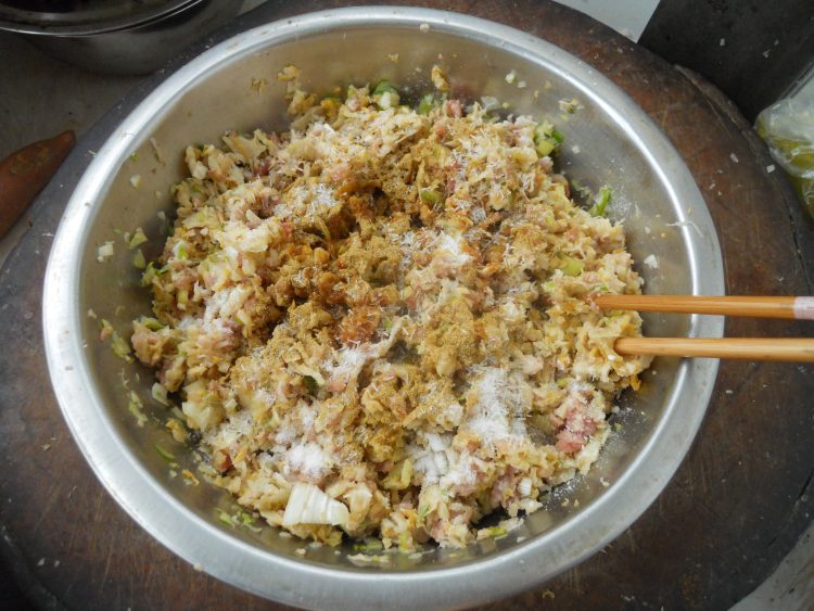 猪肉酸菜馅饼步骤6