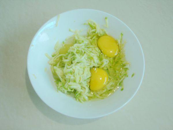 鸡蛋西葫芦饼步骤4