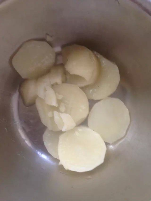 糯米花生土豆饼步骤3