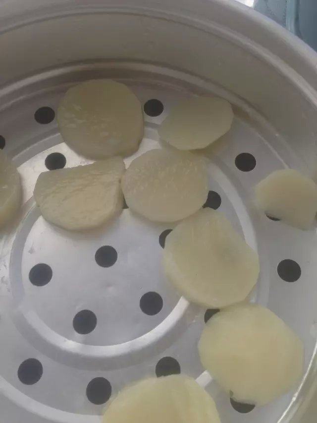 糯米花生土豆饼步骤2